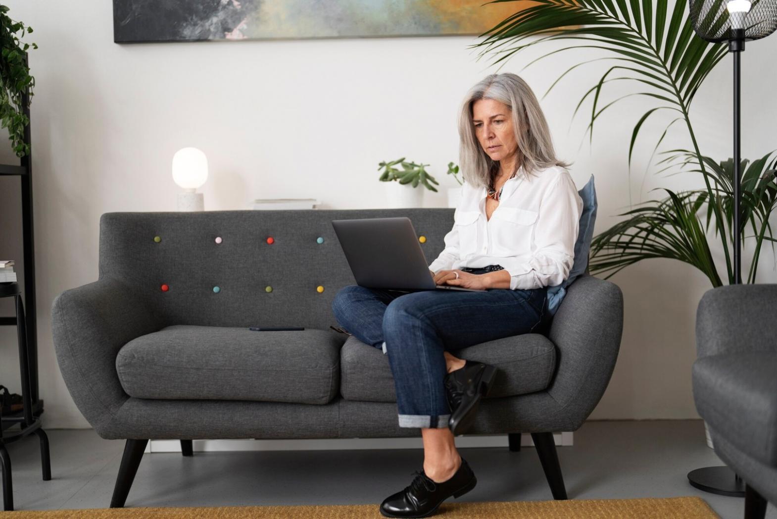 Creazione acconciatura elaborata in salone